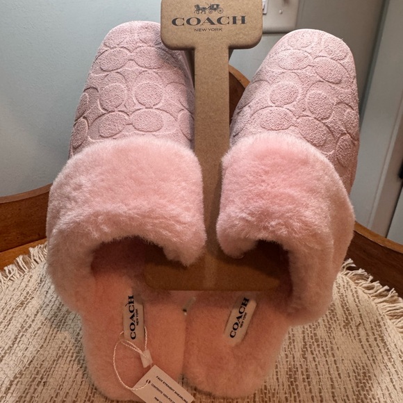 NWT Coach Signature Pink Faux Slippers Size 9 (fits 8.5 to 9) - Picture 1 of 3